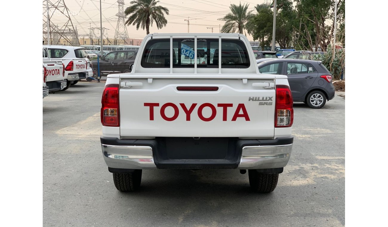 تويوتا هيلوكس Pick Up 4x4 2.4L Diesel with Chrome Bumper