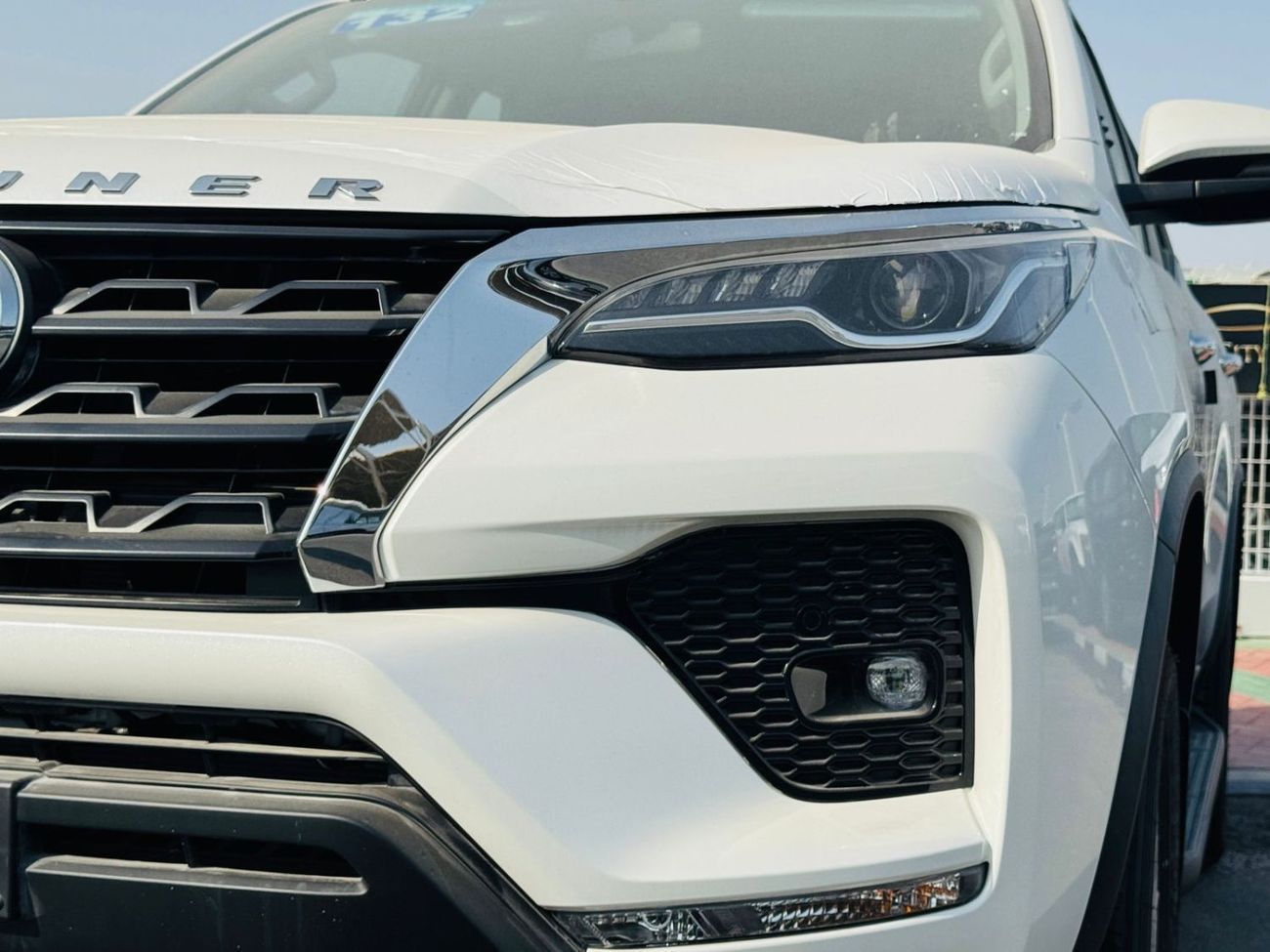 Toyota Fortuner TOYOTA FORTUNER 4.0L A/T B/O WHITE 2025