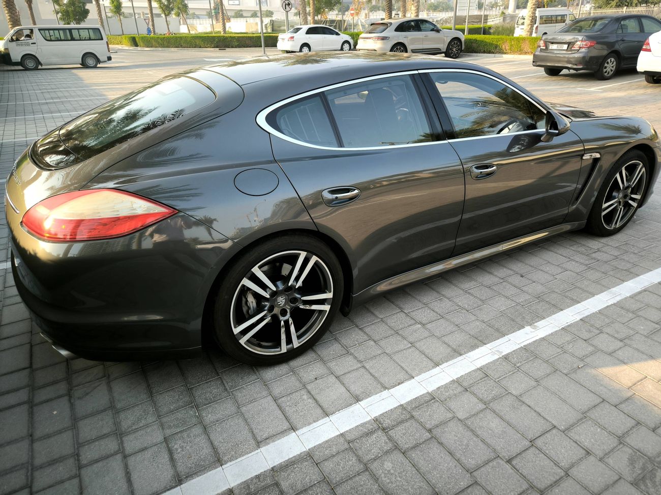 Porsche Panamera S 4.8L