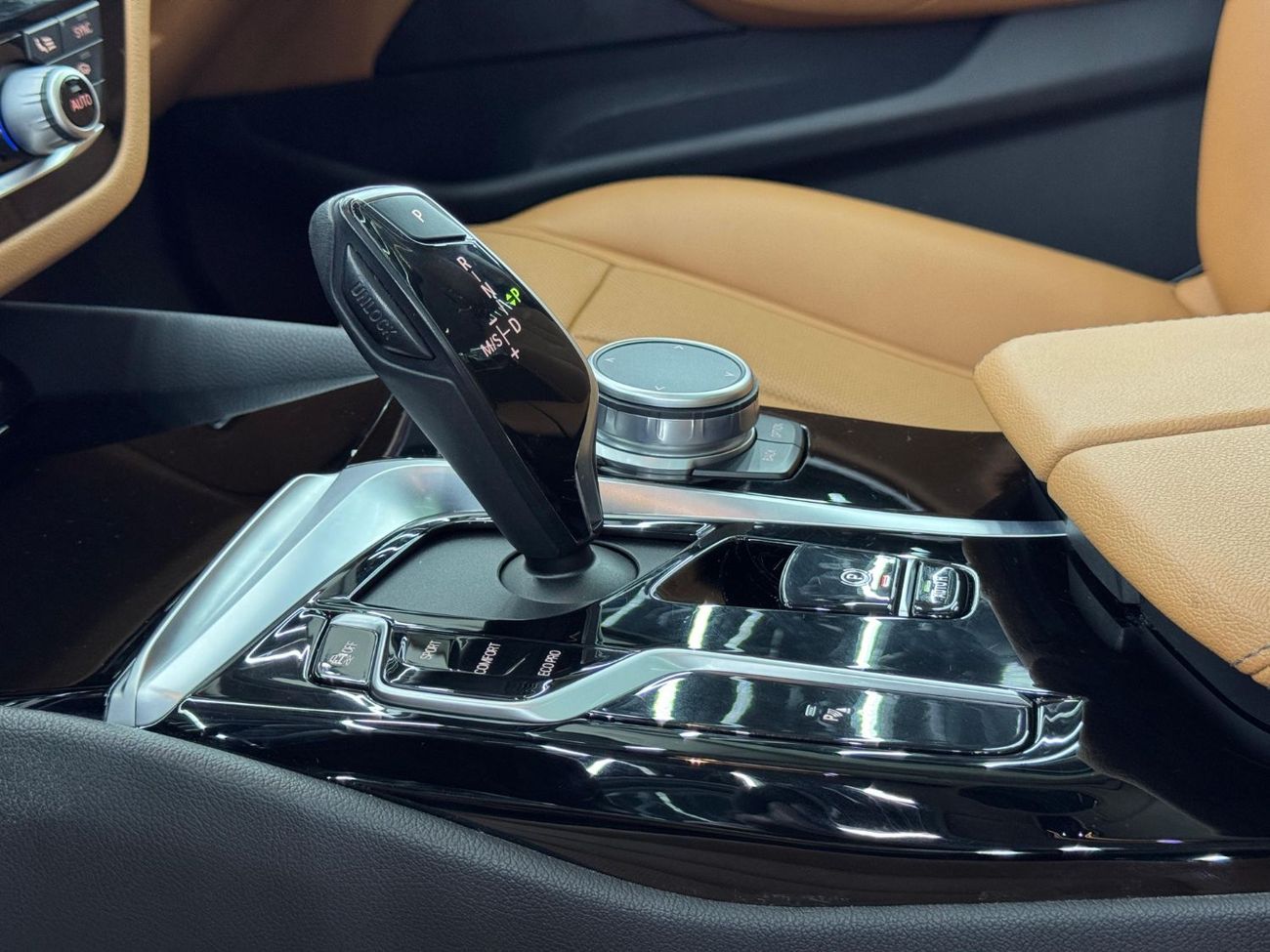 بي أم دبليو 520i Std 2.0L 2022 BMW 520i, Aug 2026 BMW Warranty + Service Pack, Full BMW Service History, Low Kms, GCC