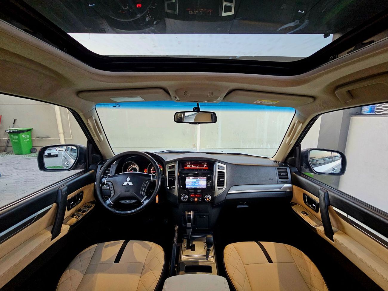 ميتسوبيشي باجيرو GLX / SUNROOF/ LEATHER / ORIGINAL PAINT/ LOW MILEAGE / SINGLE OWNER