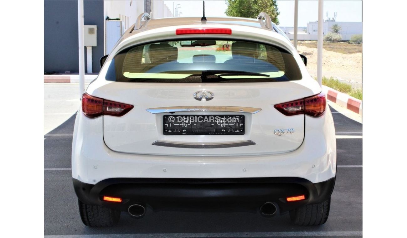 إنفينيتي QX70 إنفنيتى 2016  QX70 خليجي بحالة ممتازة بدون حوادث رقم 1 فل اوبشن نظيفه جدا من الداخل والخارج