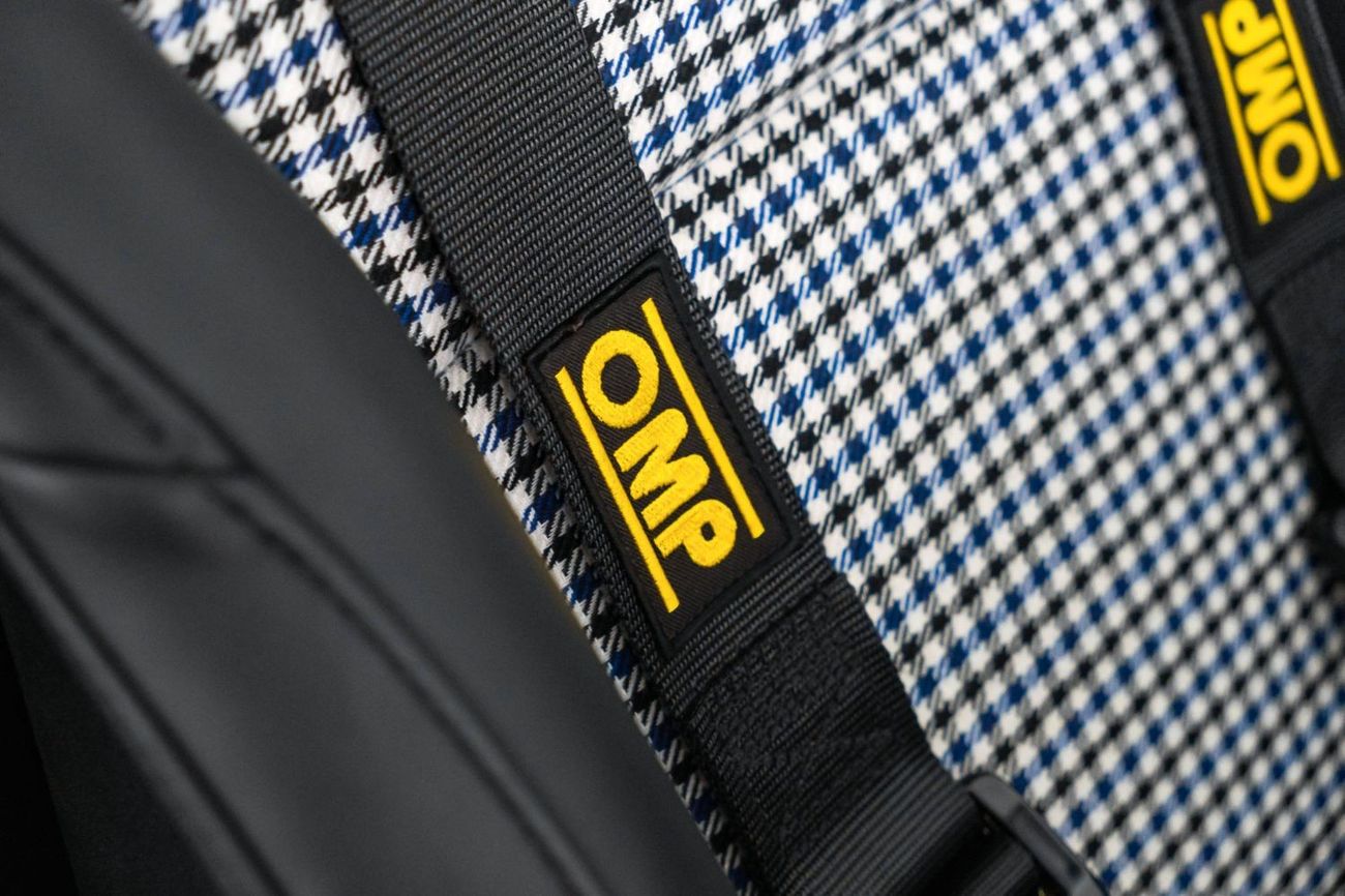 Porsche 911 2007 Porsche 997 Carrera 4 Dakar /  Manual / Full Modifications