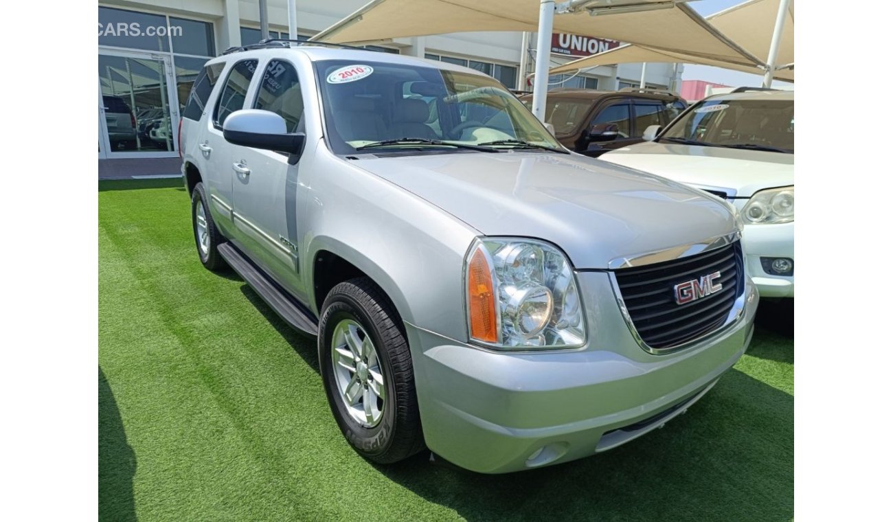 GMC Yukon car in excellent condition with no accidents