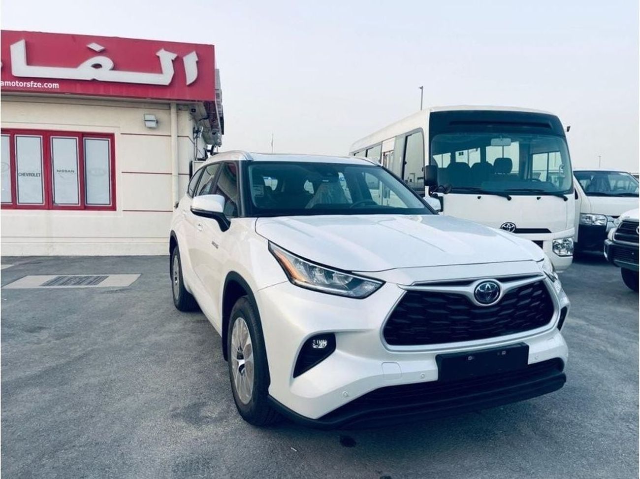 تويوتا هايلاندر TOYOTA HIGHLANDER GLE 2.5L HYBRID 2024 MODEL pearl white