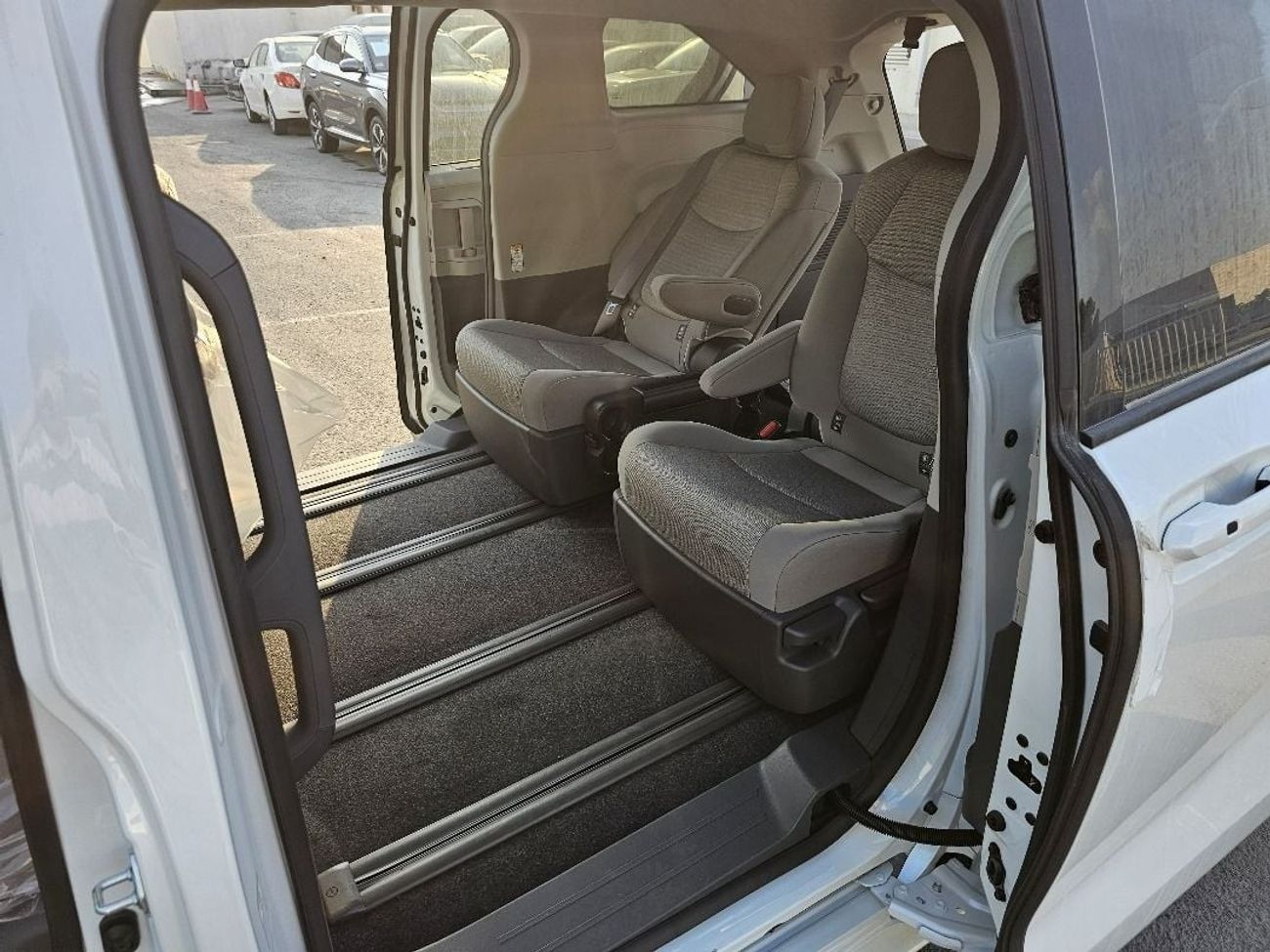 Toyota Sienna 2023 Toyota Sienna 2.5L Comfort Hybrid