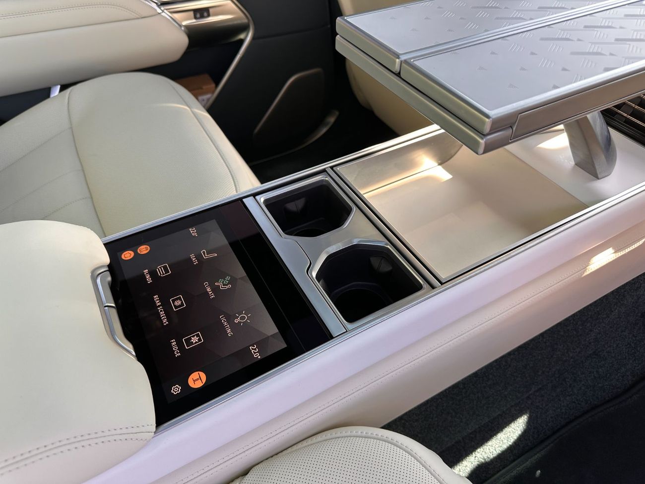 لاند روفر رينج روفر SV 4.4L P615 V8 Right Hand Drive