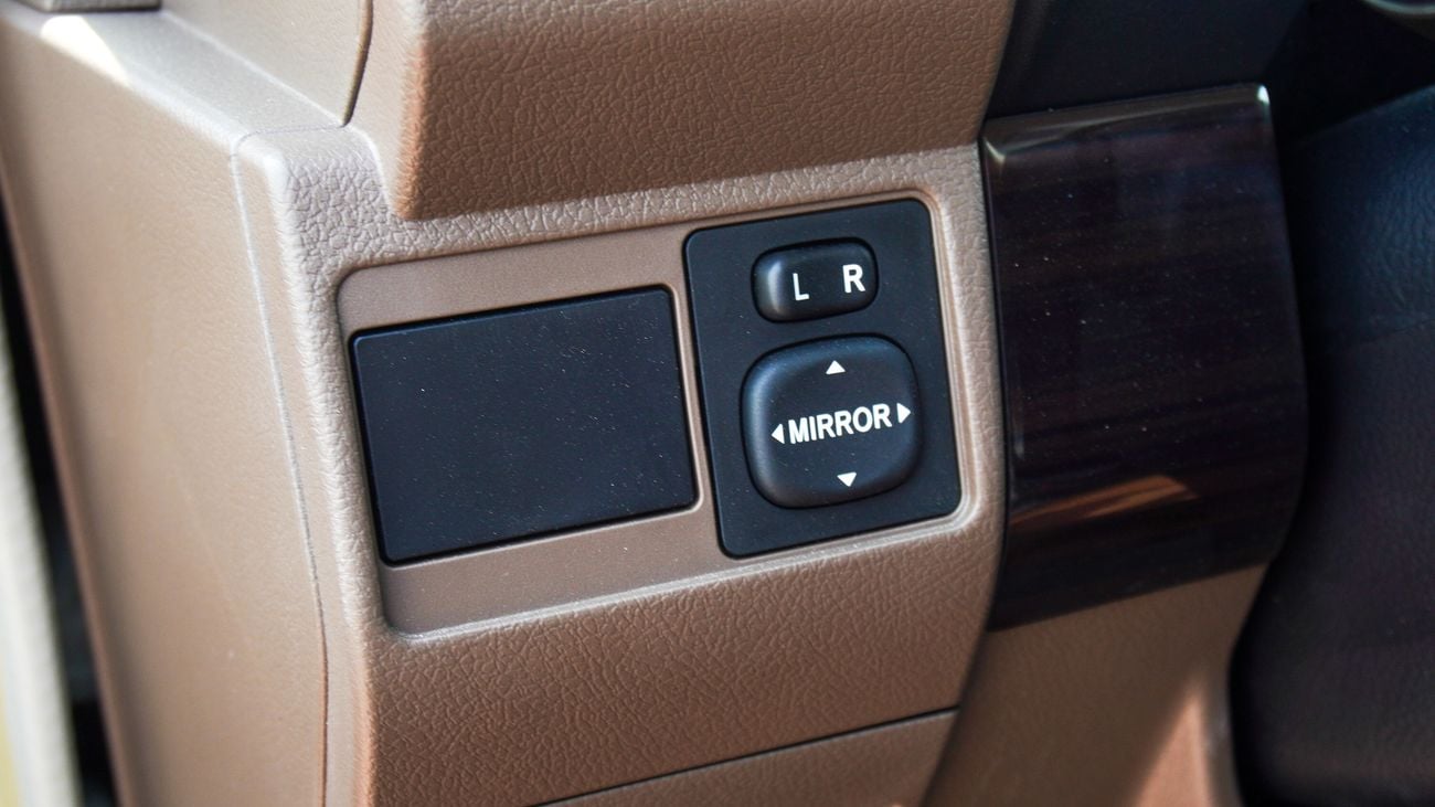 Toyota Land Cruiser 70 4.0L V6 A/T