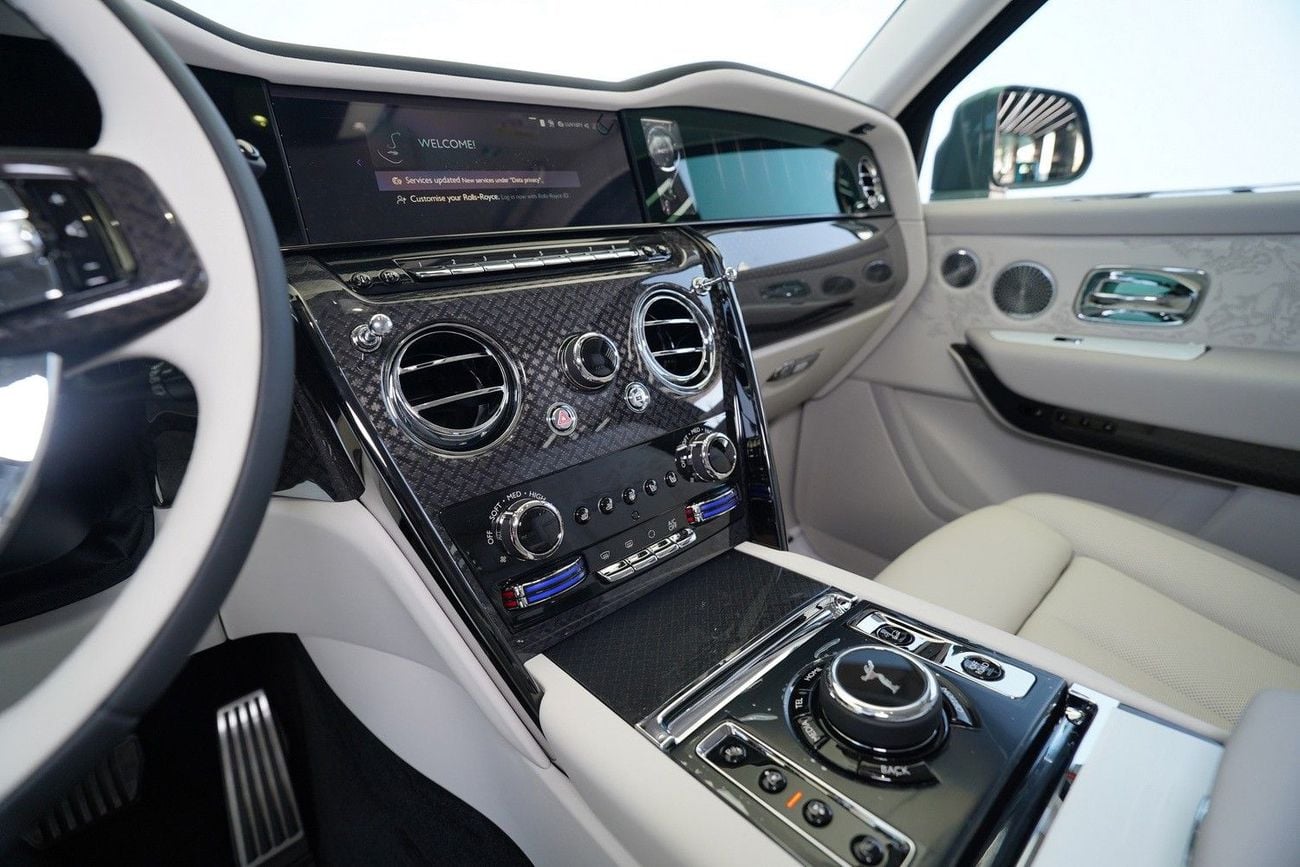 رولز رويس كولينان CULLINAN BLACK BADGE DUALTIY SEATS