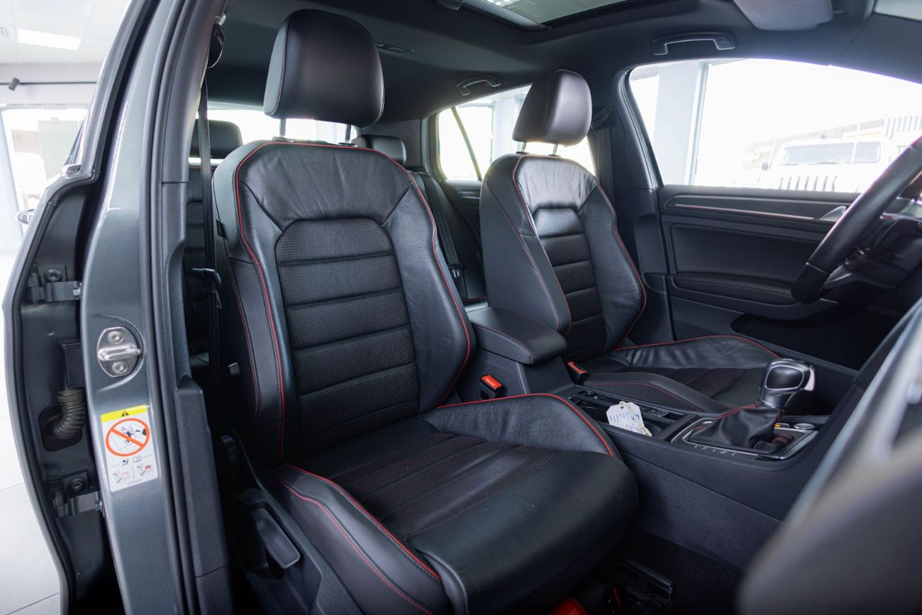 Volkswagen Golf GTI Sport 2.0T