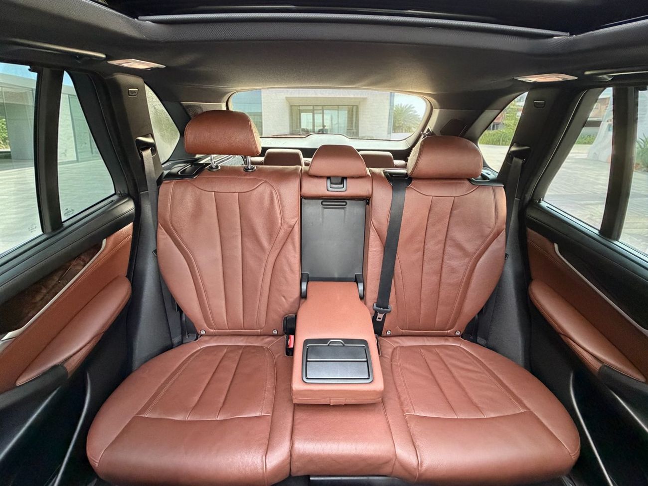 BMW X5 50i Exclusive 4.4L (7 Seater) BMW X5 XDRIVE 50i | 4.4L TWIN TURBO V8 – 450 BHP | 2014 | GCC SPECS