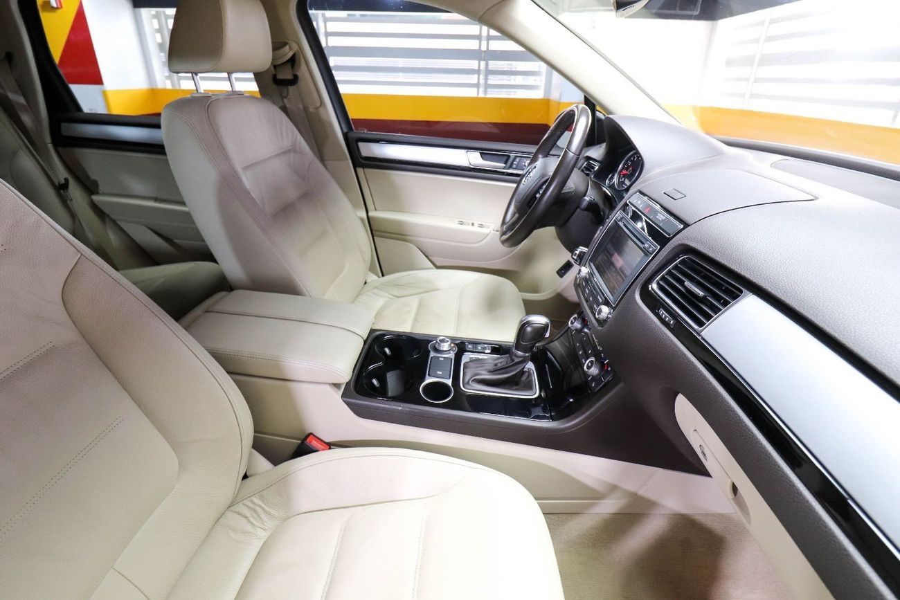 Volkswagen Touareg Volkswagen Touareg 2016 GCC under Warranty with Flexible Down-Payment