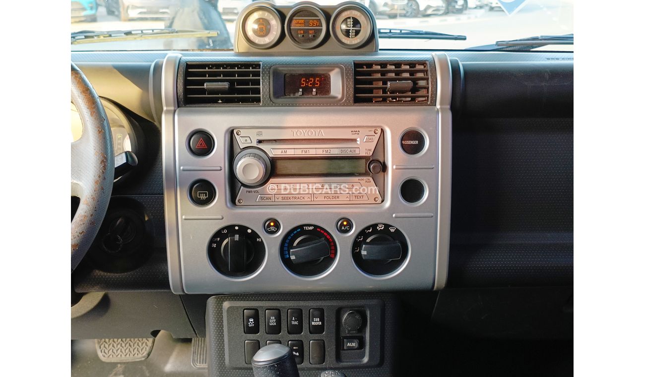 Toyota FJ Cruiser 4.0L PETROL /  DIFF LOCK / GCC SPECS / CLEAN CONDITION (LOT # 68579)