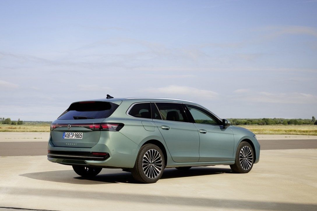 Volkswagen Passat exterior - Rear Right Angled