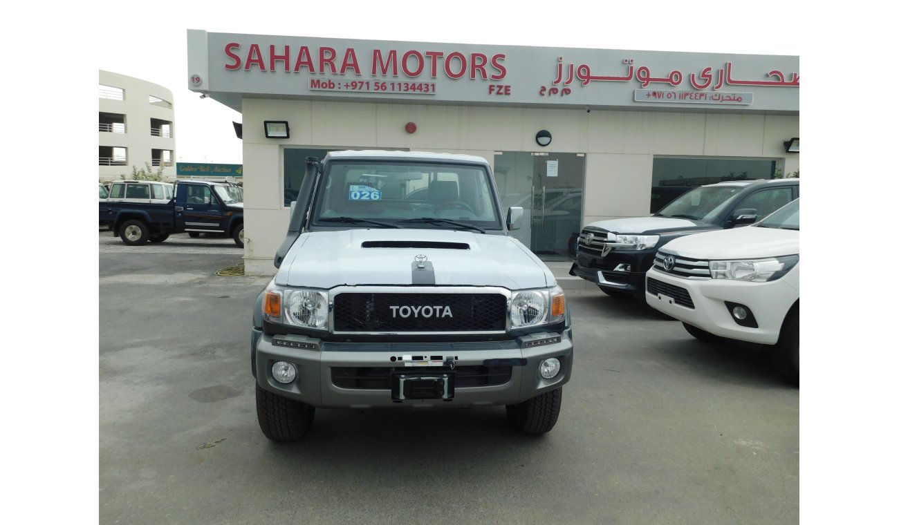 تويوتا لاند كروزر بيك آب 79 SC Pickup V8 4.5L TD Limited 4WD MT(Only on Sahara Motors)