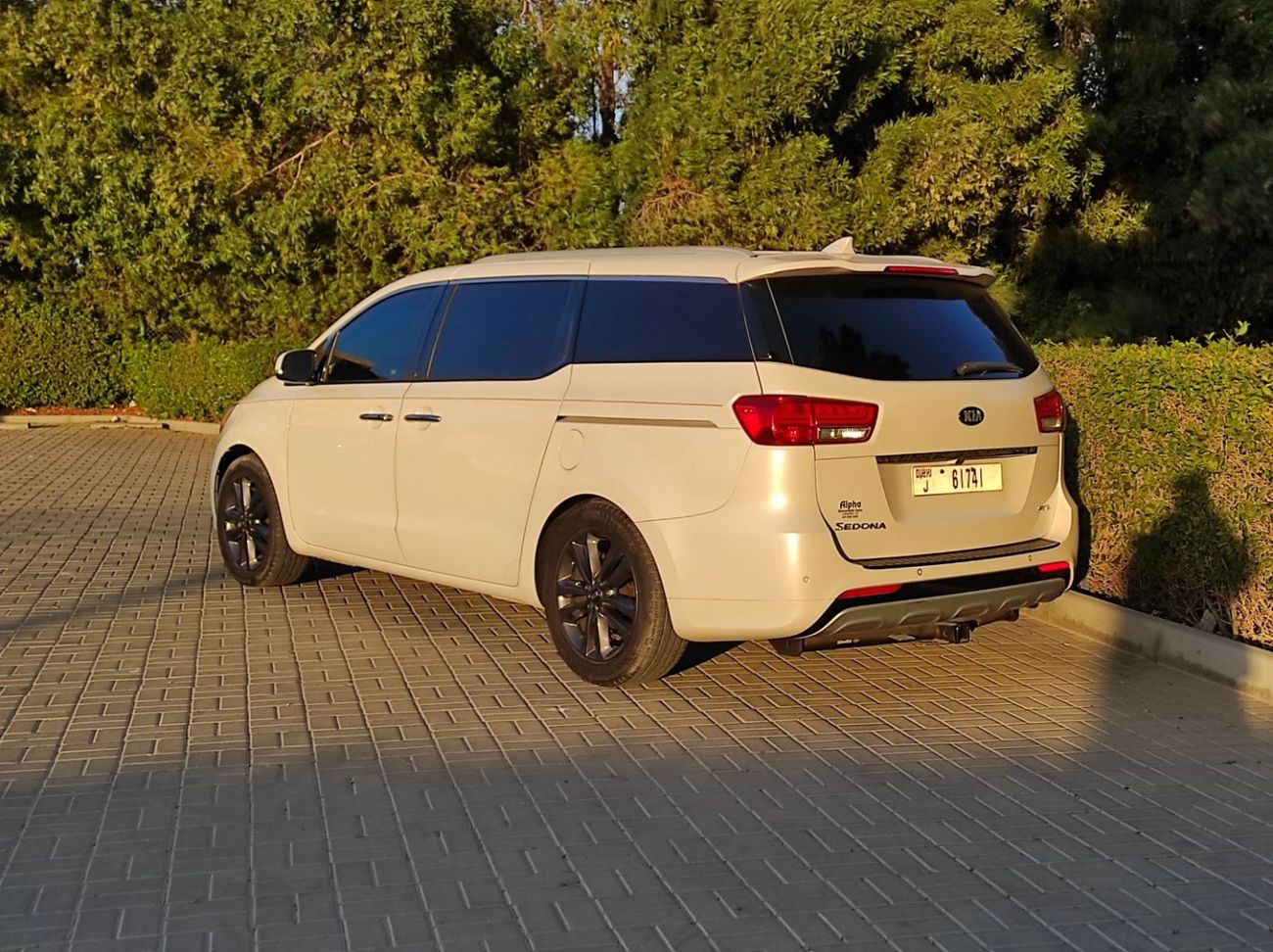 Kia Sedona Kia Sedona 2015 7 seater full options no1