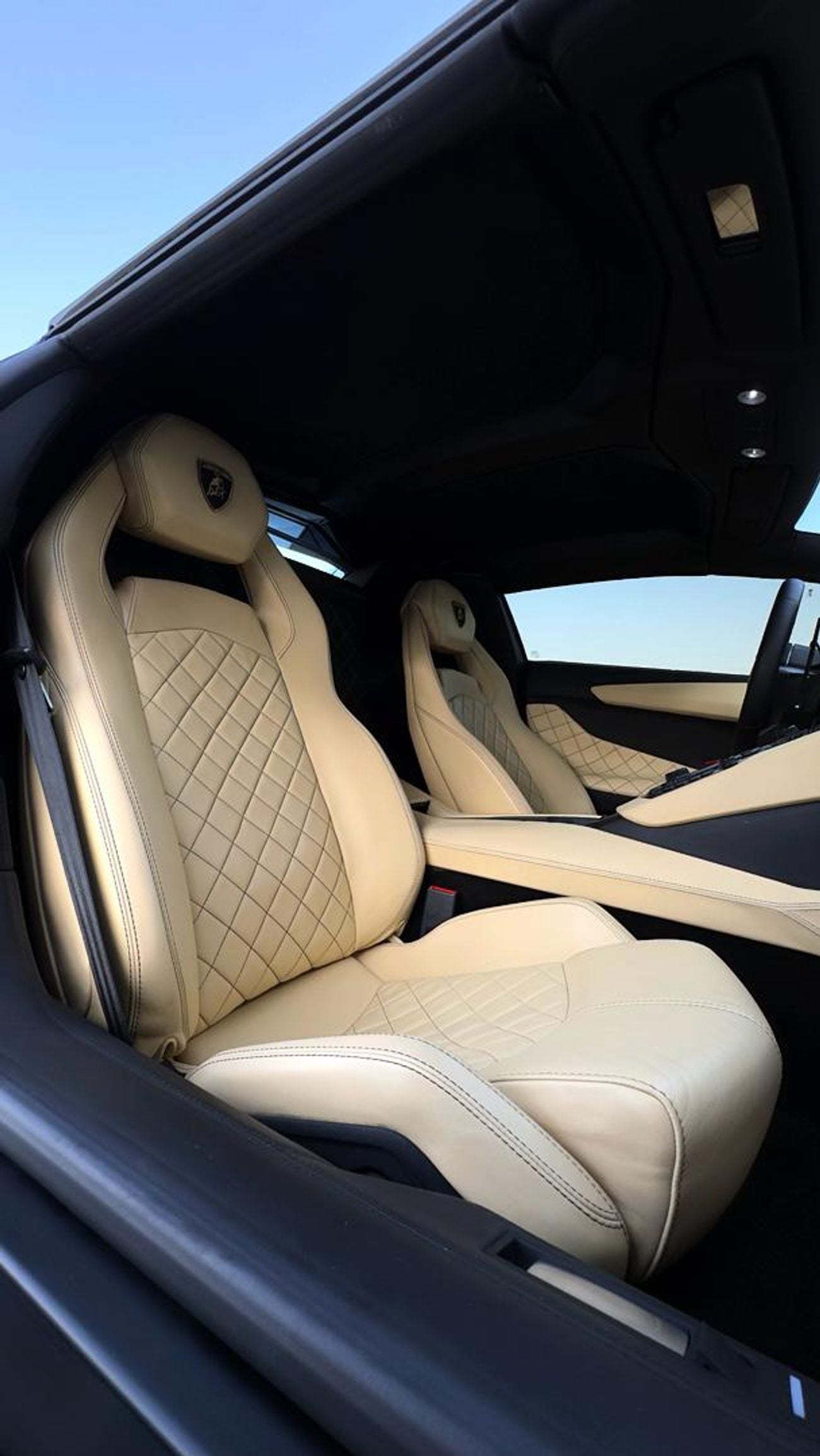 Lamborghini Aventador Roadster GCC Full Service history