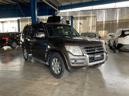 ميتسوبيشي باجيرو GLS Highline | National Day Celebration | شامل الضمان | 0 ﺪﻔﻋﺓ ﺃﻮﻟﻯ