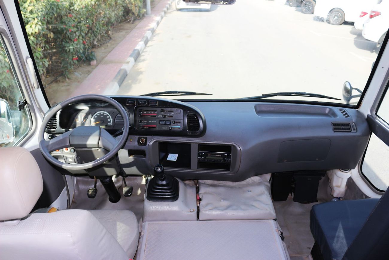 Toyota Coaster TOYOTA COASTER DIESEL 2011 GULF SPACE 20 PASSENGER