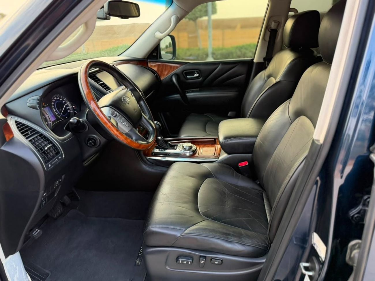 Infiniti QX80 LUXURY