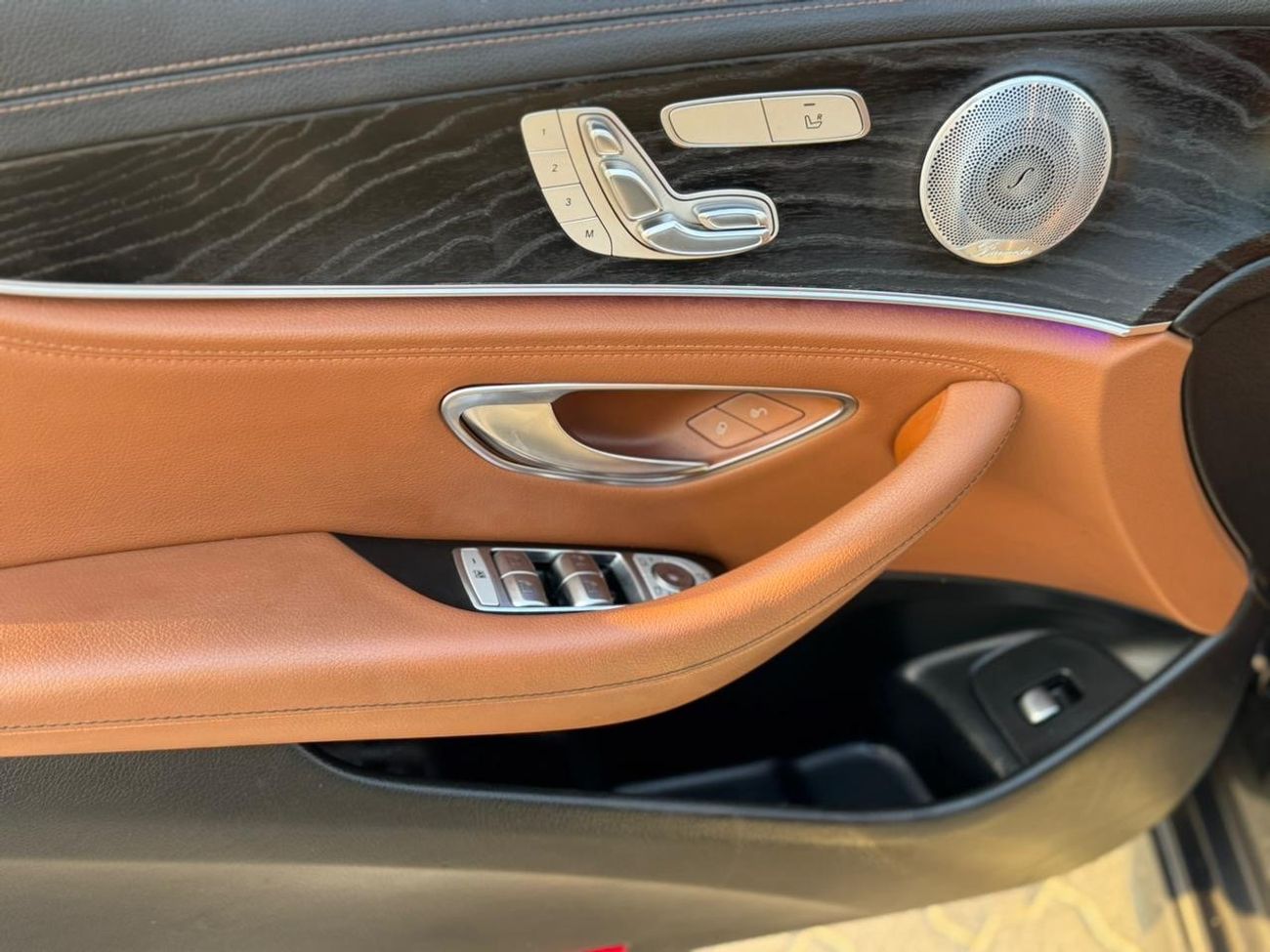 مرسيدس بنز E300 Premium 2.0L