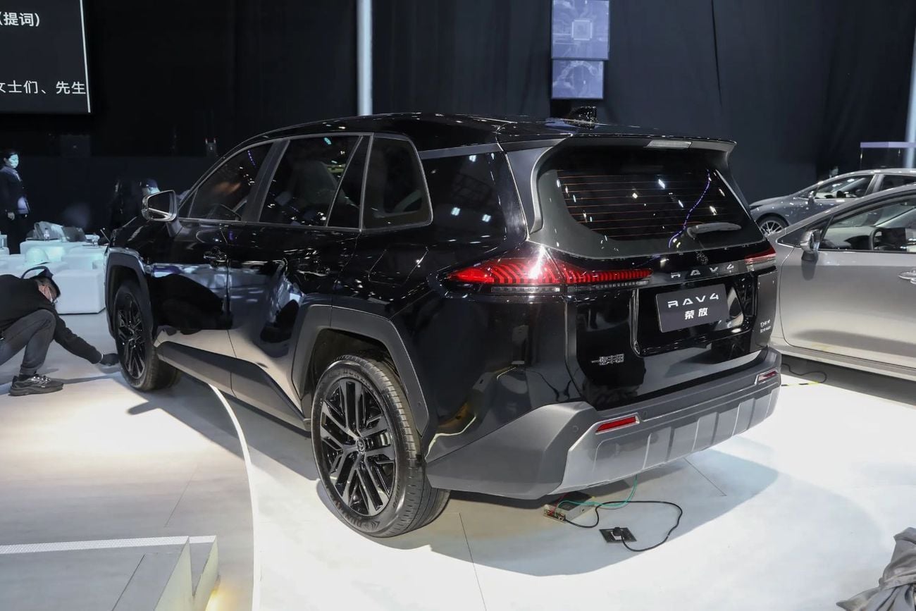 تويوتا راف ٤ 2.5L hybrid 4WD Flagship edition