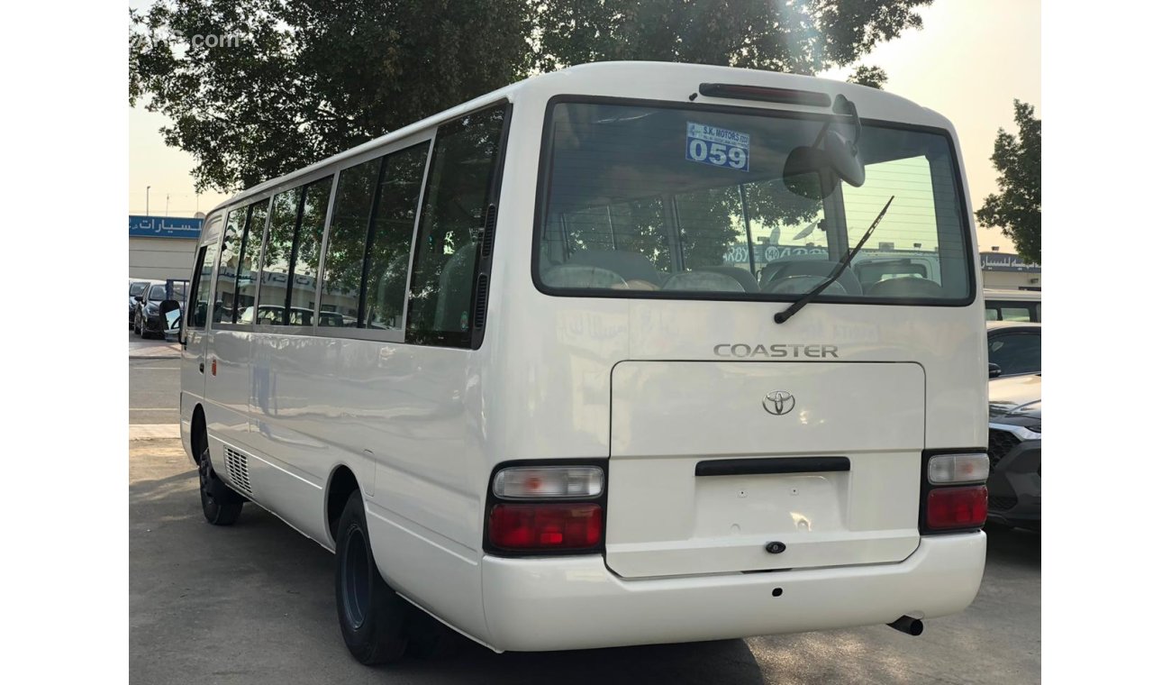 Toyota Coaster 4.2L DIESEL, Interior e Exterior Limpo, Especialmente para Angola, Grande Estoque Disponível.