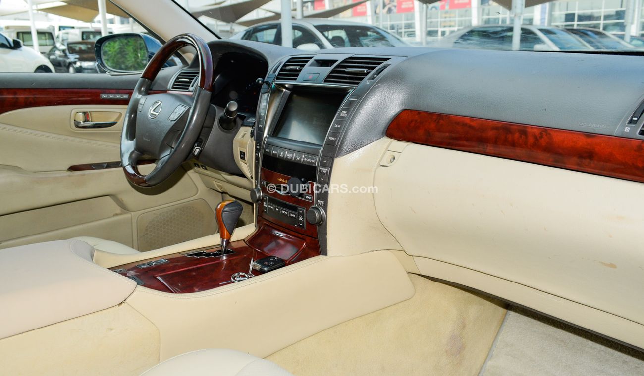 Lexus LS460 Imported 2008 black color inside beige number one leather hatch in excellent condition