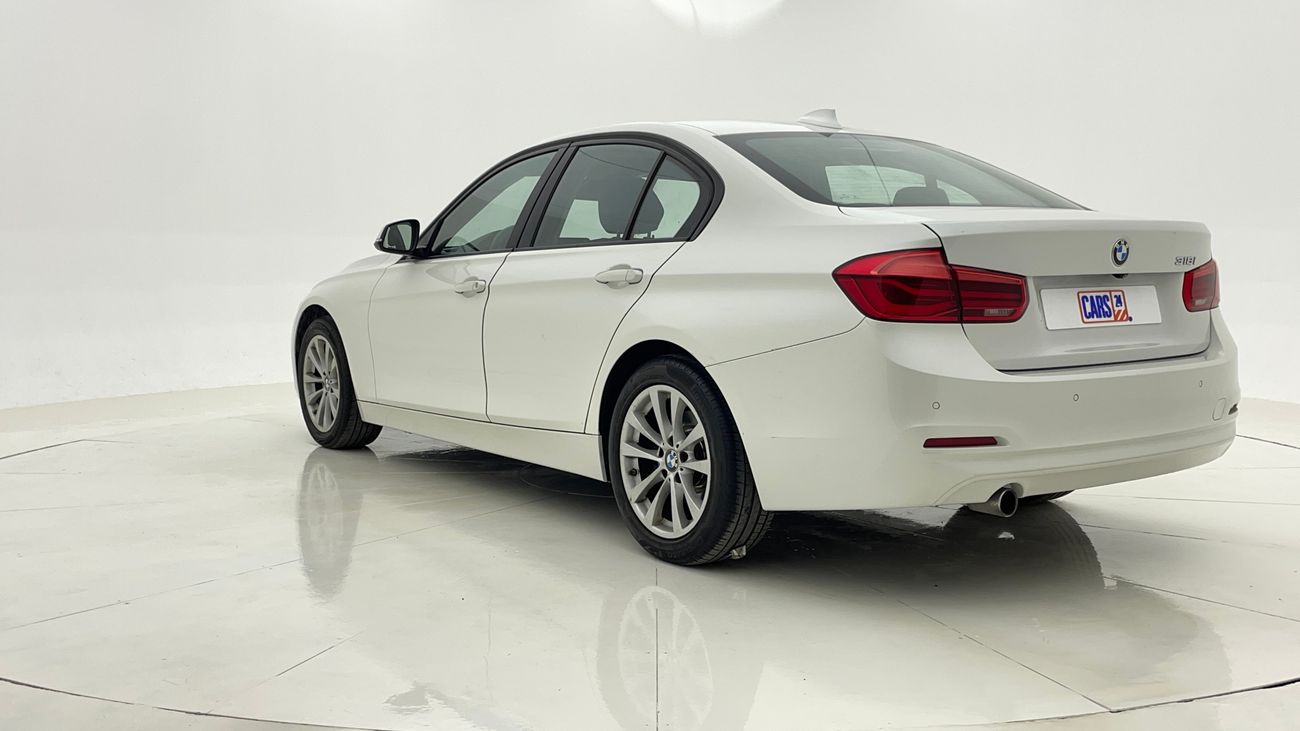 بي أم دبليو 318i EXCLUSIVE 1.5 | بدون دفعة مقدمة | اختبار قيادة مجاني للمنزل