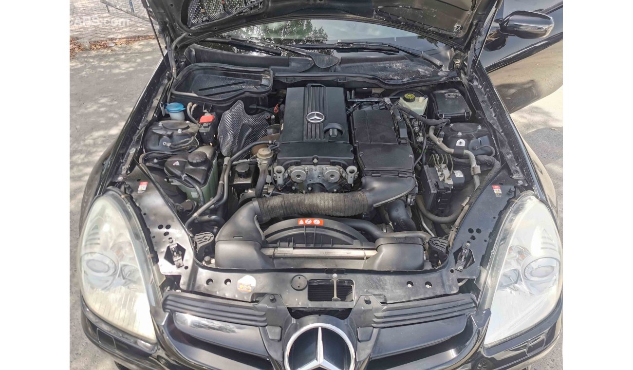 Mercedes-Benz SLK 200 2.0L, 17" Rims, DRL LED Headlights, Parking Sensor, Leather Seats, Bluetooth, USB (LOT # 763)