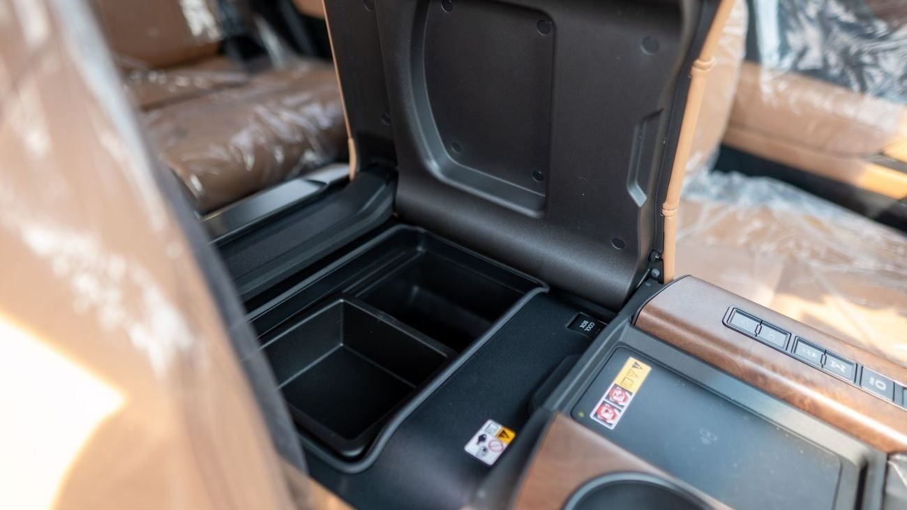 Lexus LX 600 2025 Lexus LX600 Signature 3.5L Petrol AT White-Tan (Wooden Accent)