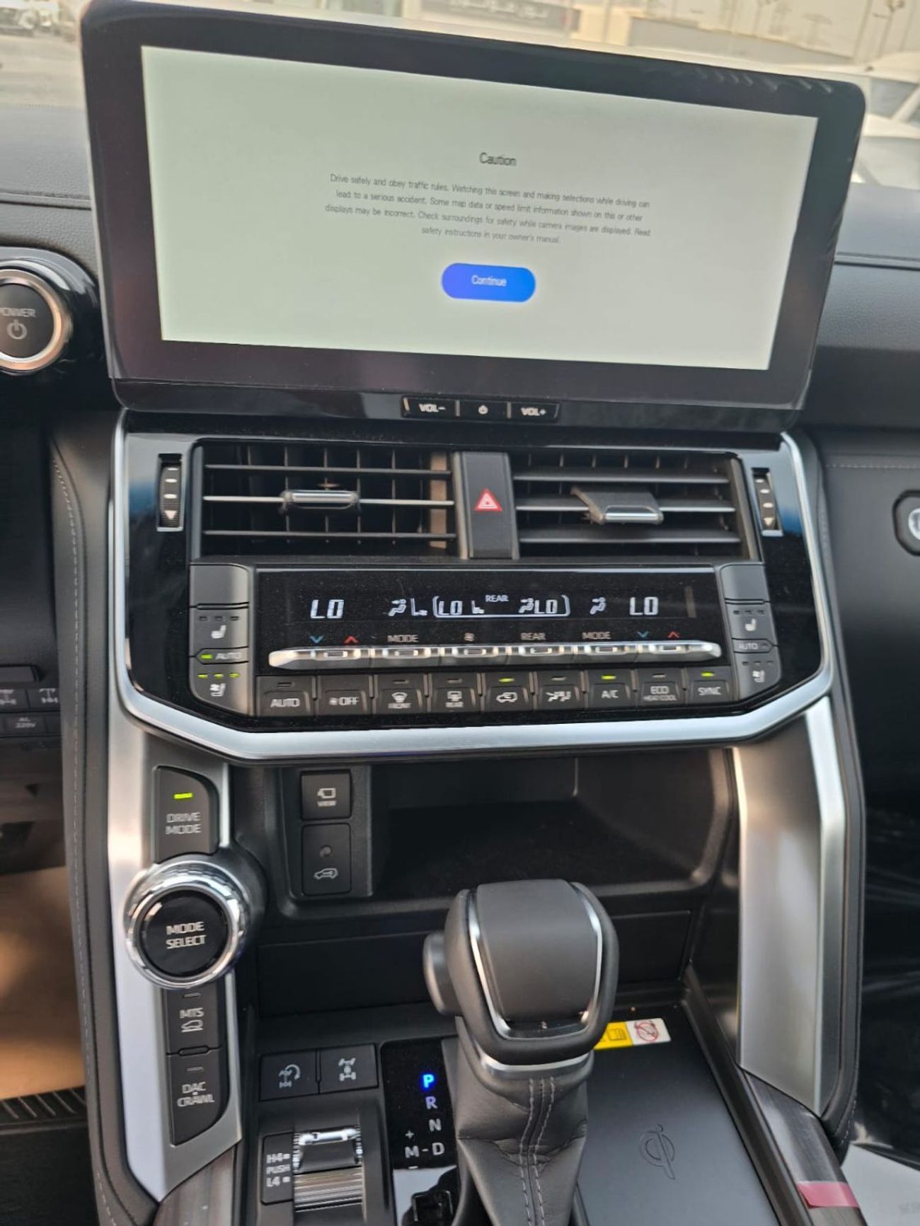 تويوتا لاند كروزر TOYOTA LANDCRUISER VX HYBRID FULL OPTION 2025 MODEL