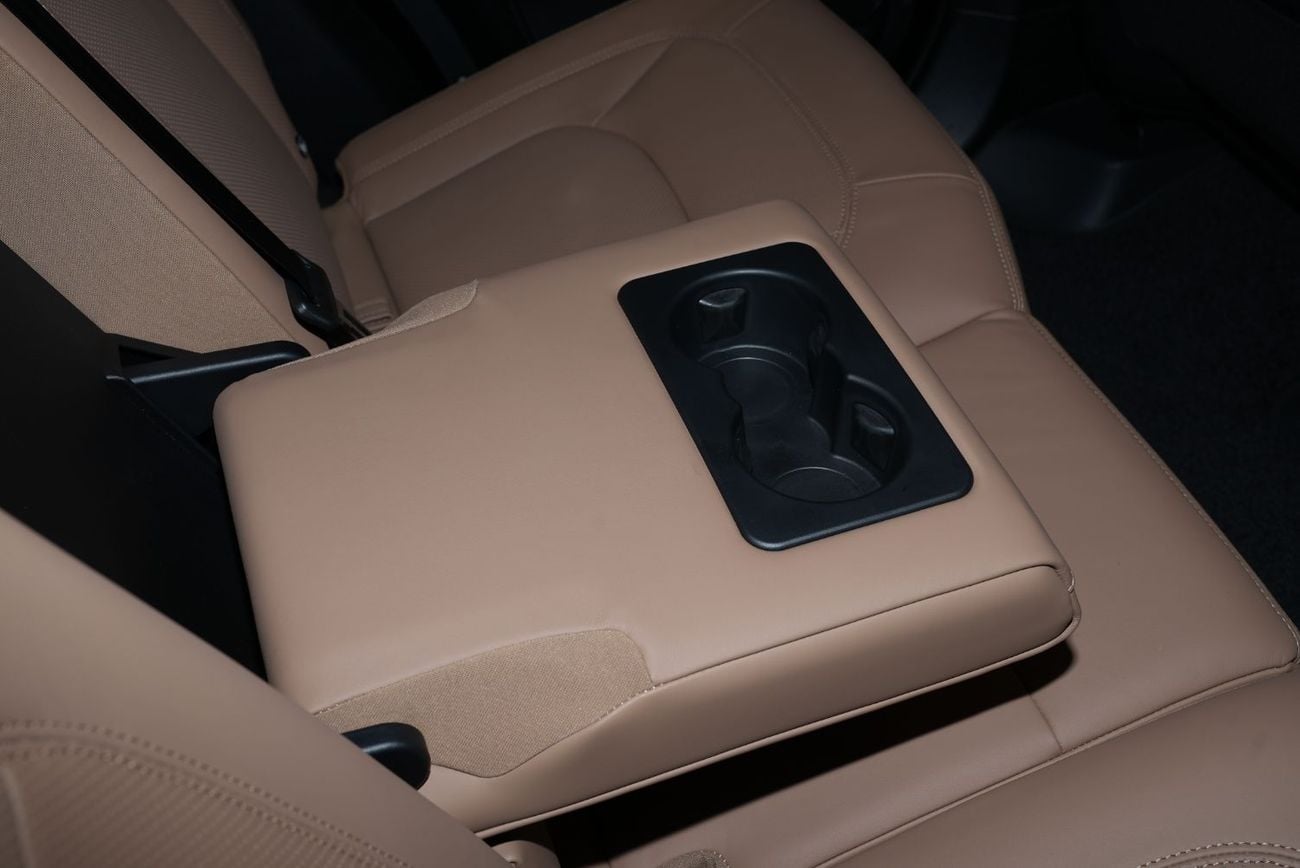 لاند روفر ديفندر P300 110 2.0L (5 Seater)