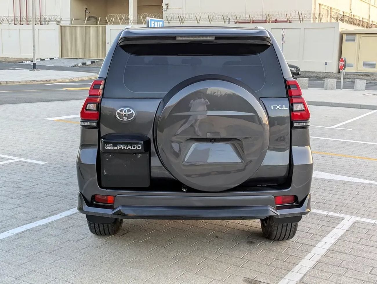 Toyota Prado TX-L Facelifted With Interior And Exterior TXL GCC Specs In excellent Condition