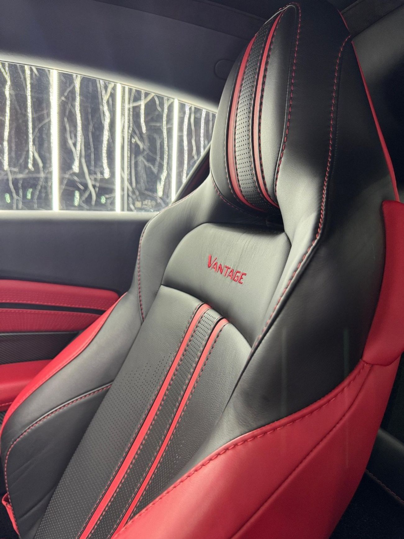 Aston Martin Vantage Std 4.0L