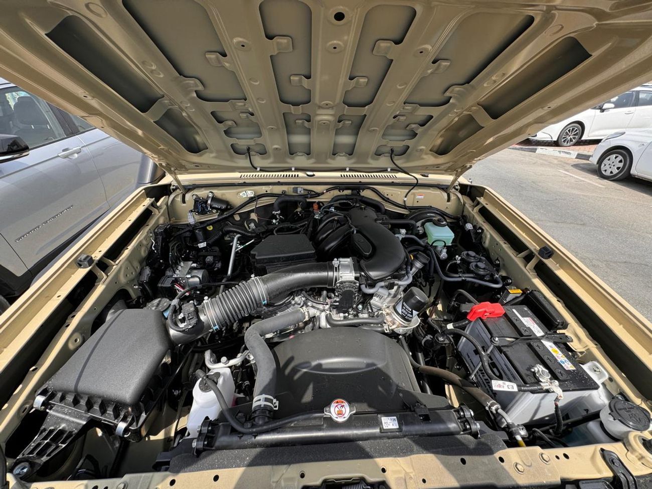 تويوتا لاند كروزر بيك آب 79 SC 4.0L PETROL AUTOMATIC TRANSMISSION ( ONLY FOR RE EXPORT )