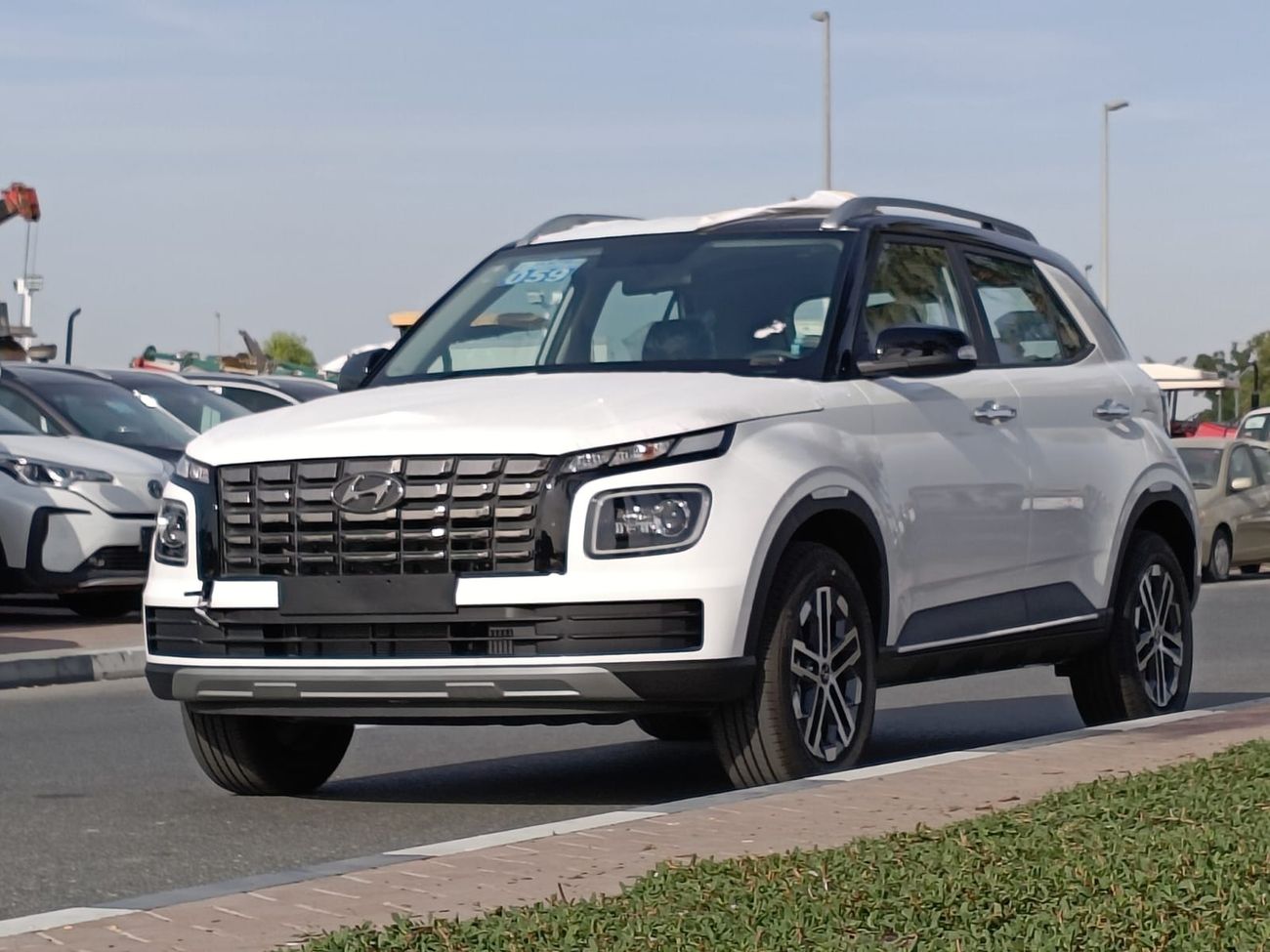 هيونداي فنيو Premier Plus Turbo | 1.0L V4 | SUNROOF | FULL OPTION (CODE # VEN10AF)