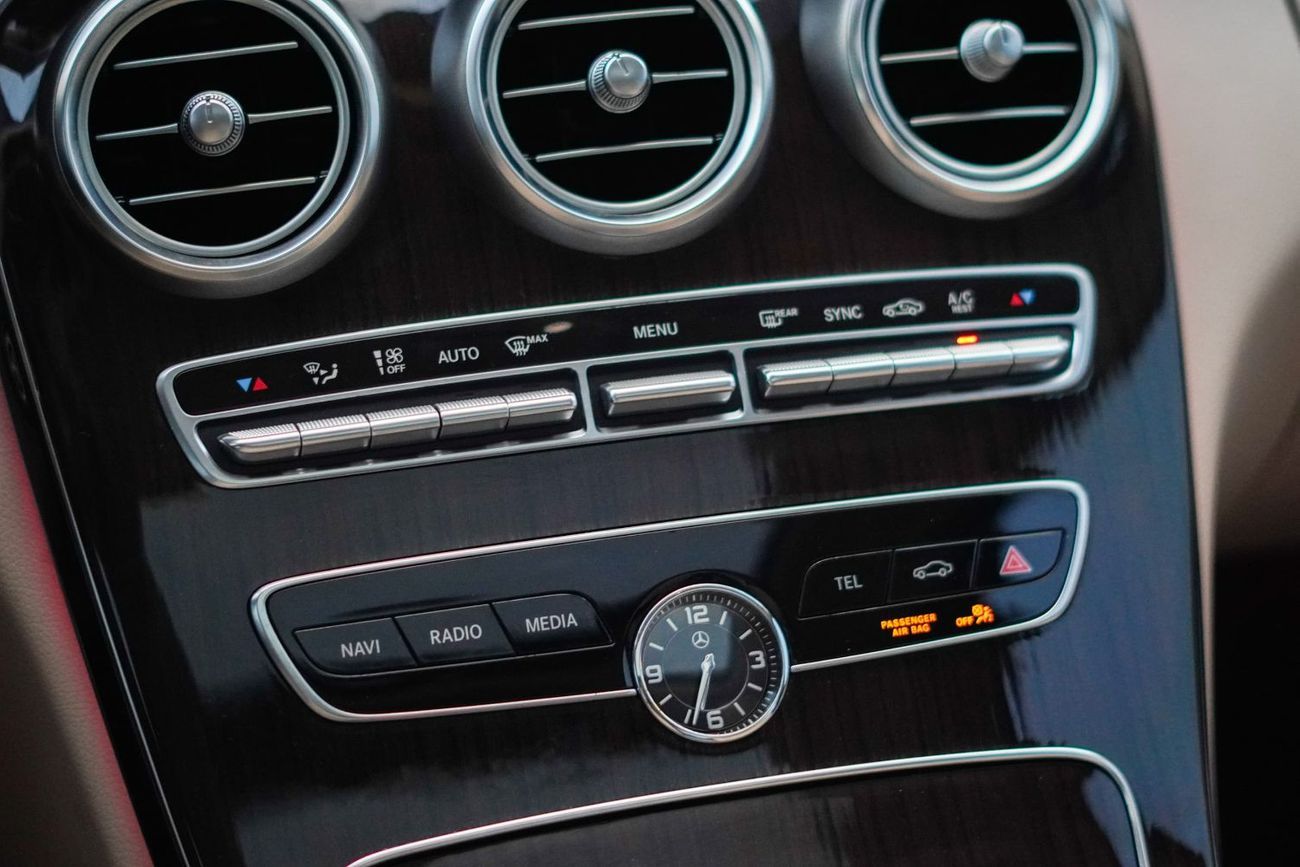 Mercedes-Benz C 300 Std 2.0L (258 HP)