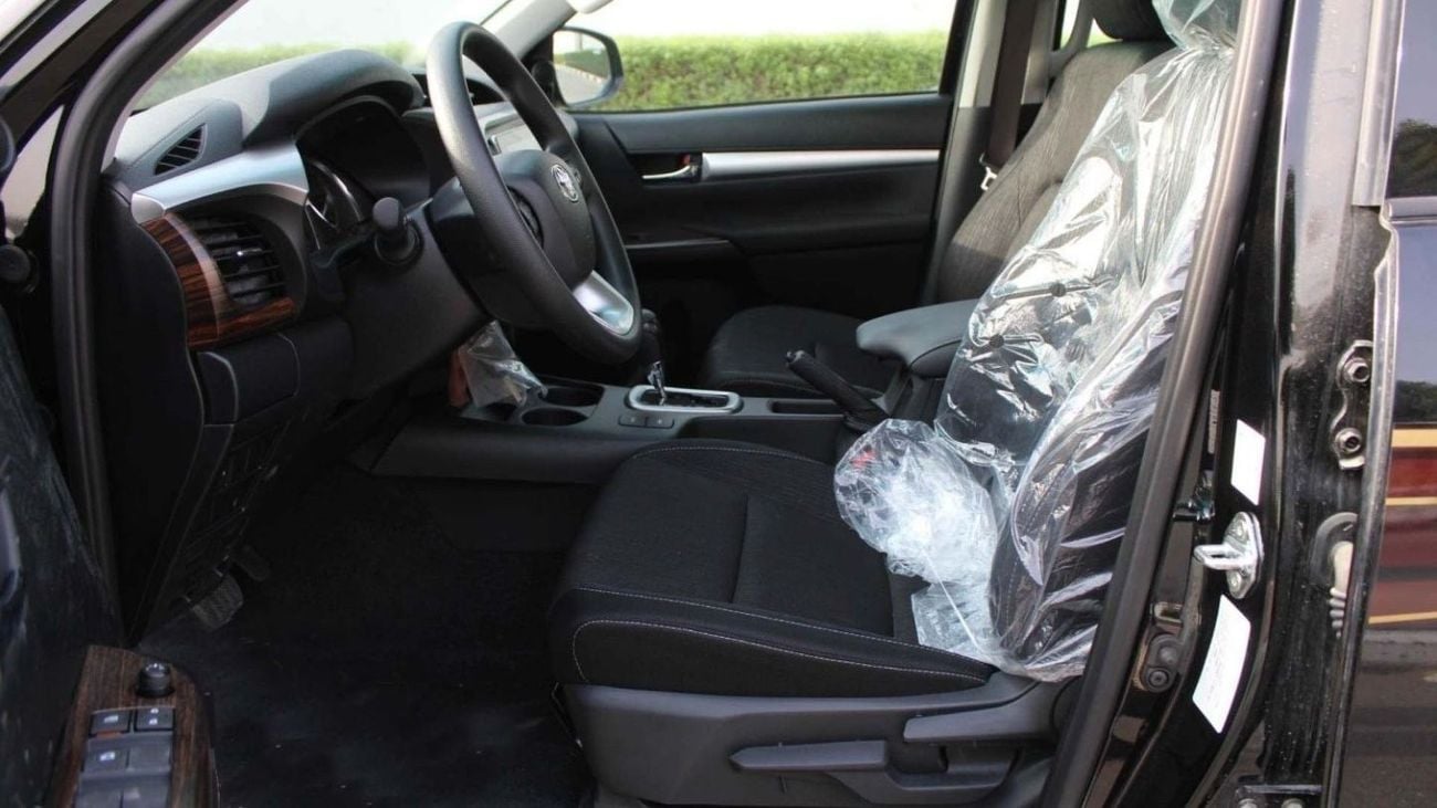 Toyota Hilux TOYOTA 2.4L D DC 4WD AT Full option