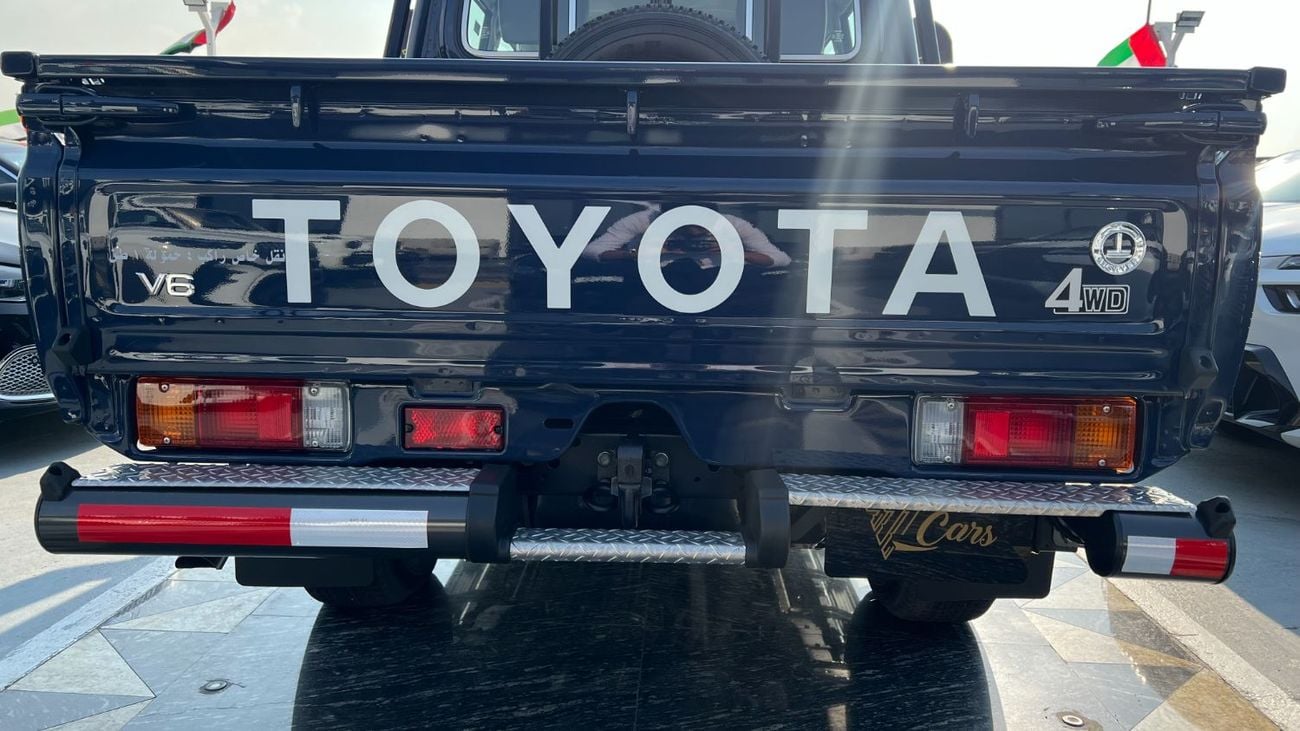 تويوتا لاند كروزر بيك آب 4.0L Double Cab