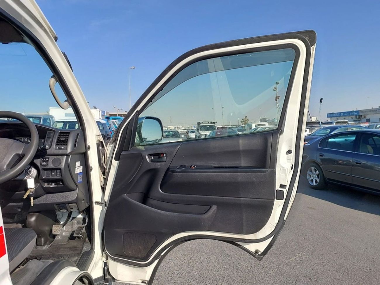 Toyota Hiace TOYOTA HIACE VAN AMBULANCE RHD 2015 MODEL 2.7 L PETROL AUTOMATIC(PM15323)