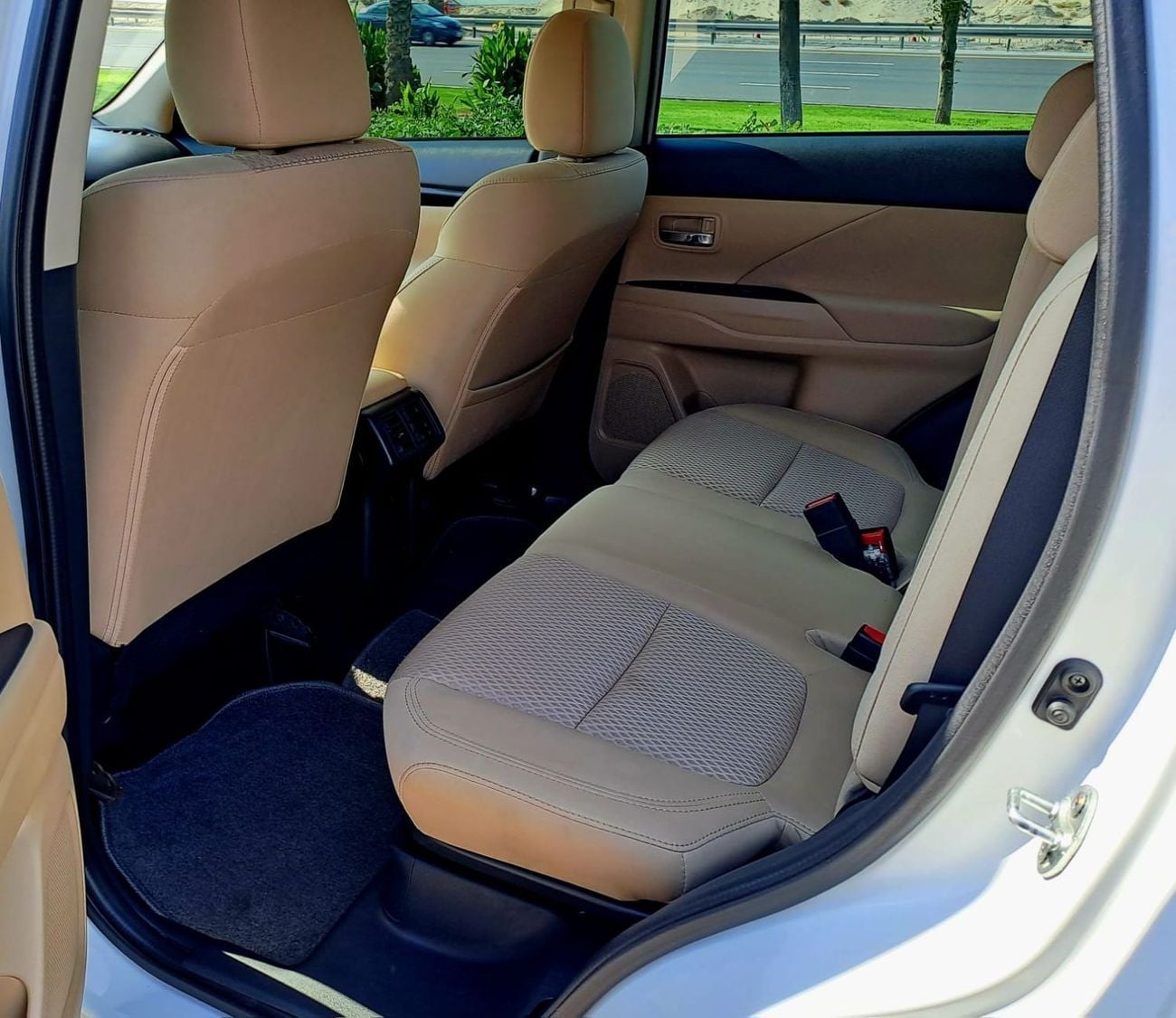 Mitsubishi Outlander GLX 2.4L 744-Monthly l GCC l 4WD , Cruise, Camera l Accident Free | Excellent Condition