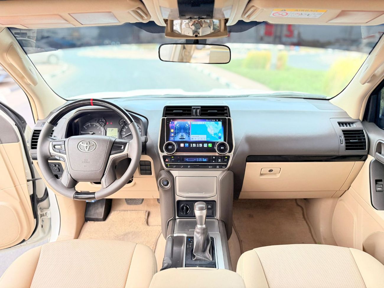 Toyota Prado Toyota Prado 2019 white 4x4 Gcc specs 6cylinders 4.0L Petro engine