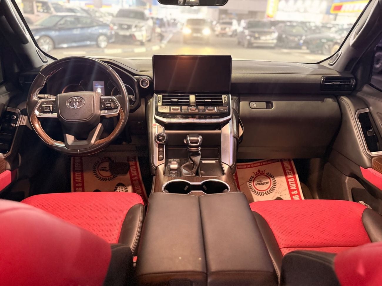 Toyota Land Cruiser VXR Toyota Landcruiser VXR 2022 Twin Turbo white inside Red