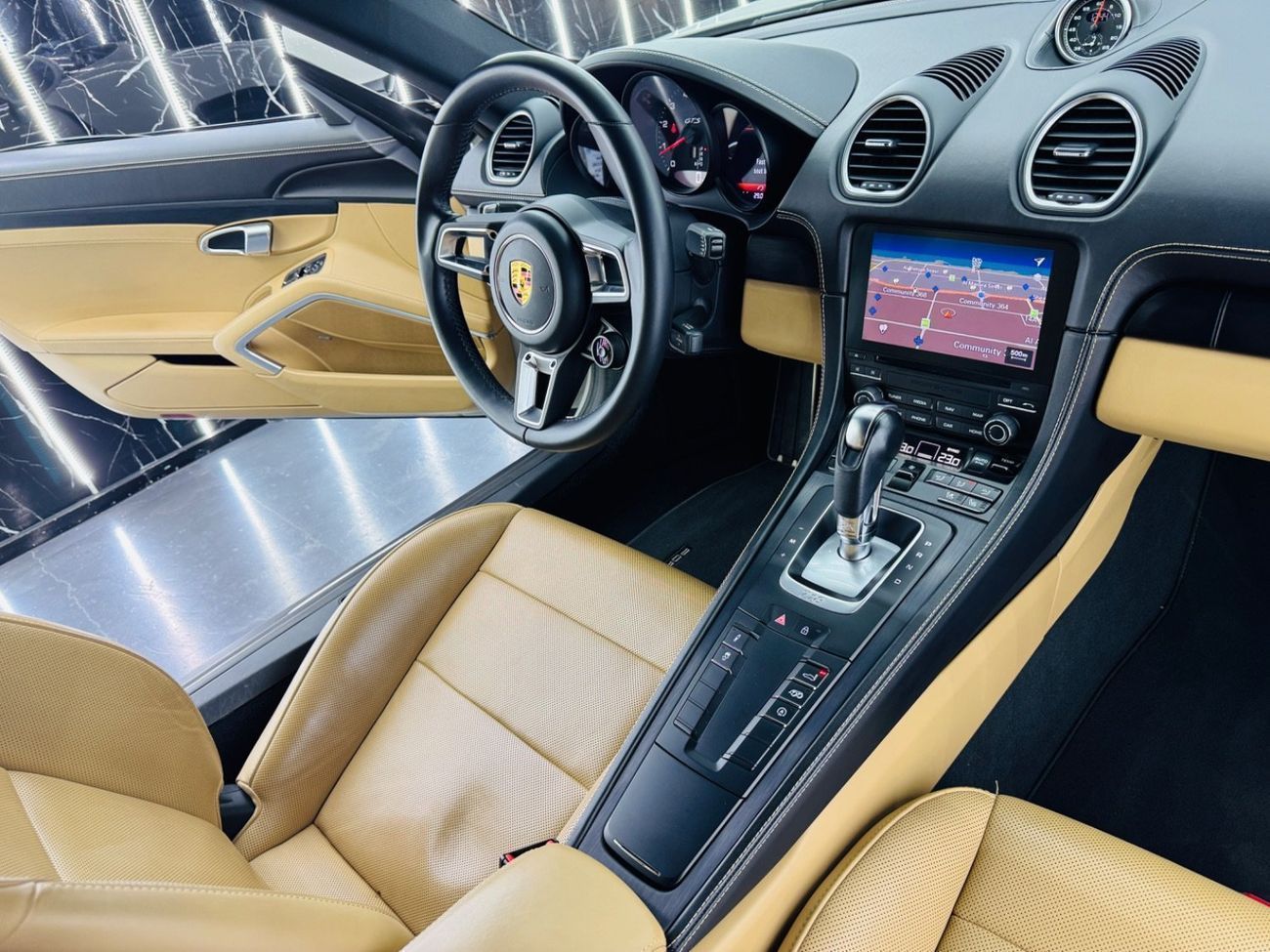 بورش بوكستر 718 Std 2.0L A/T 2024 Porsche 718 Boxster Style Edition, 2026 Porsche Warranty , Low Kms, GCC