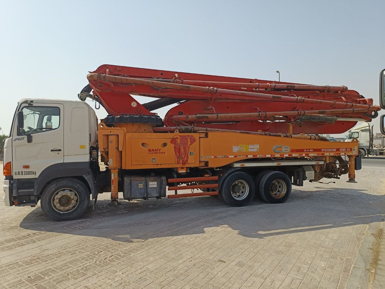 Hino 700