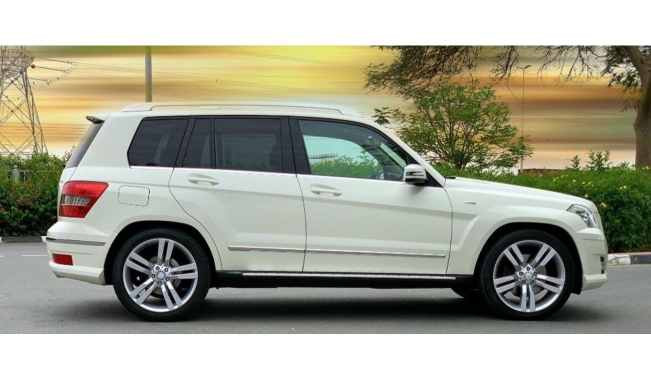 Mercedes-Benz GLK 300 GCC - MERCEDES-BENZ - GLK 300 - 2012 - PANORAMIC ROOF - EXCELLENT CONDITION -