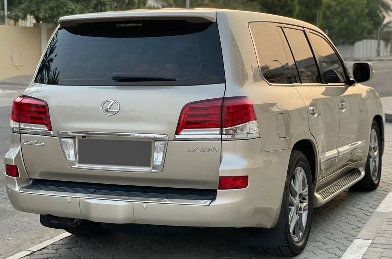 لكزس LX 570 للبيع لكزس LX570 خليجي ماشيه 155000 الف نظيف جداً