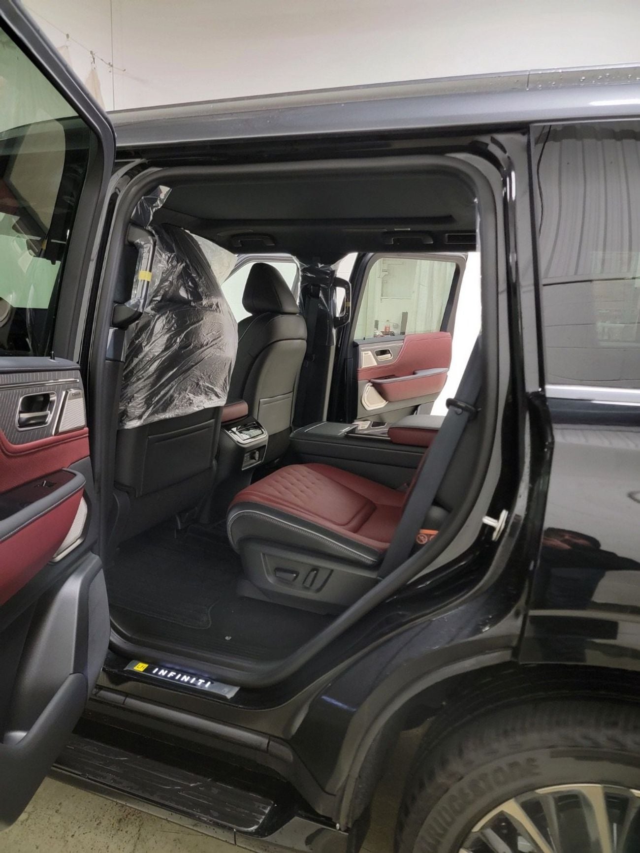 Infiniti QX80  Captain Chairs 3.5L