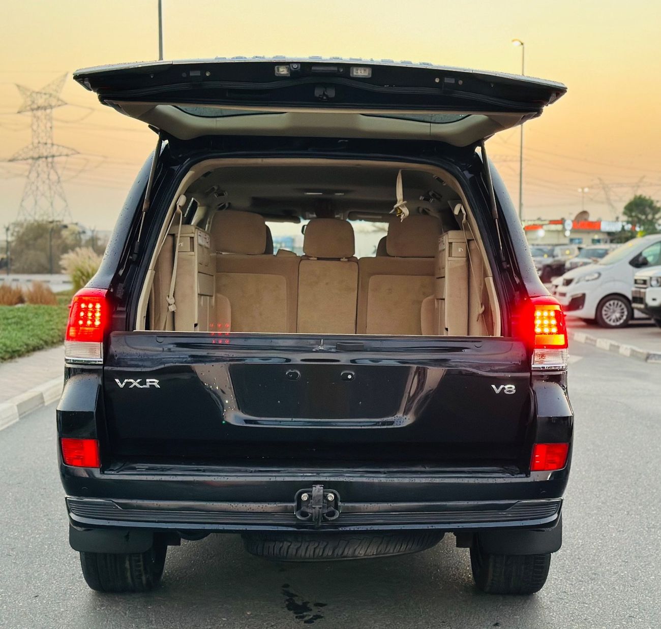 تويوتا لاند كروزر VXR 5.7L 4WD